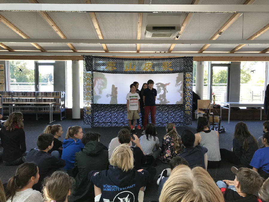 皮影戏 孩子听介绍.jpg